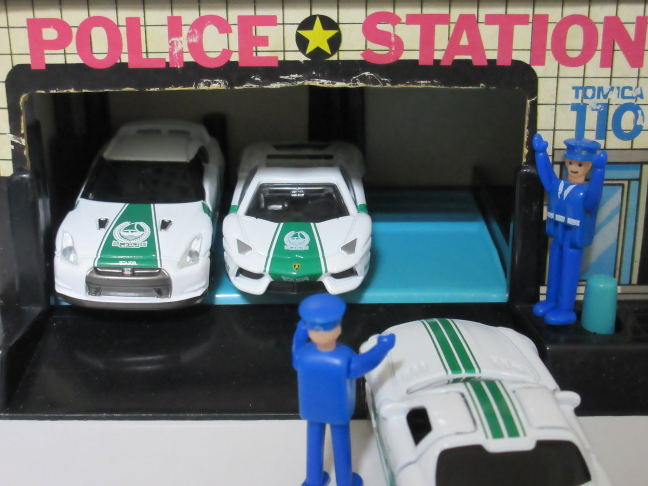 オリジナルトミカ メルセデスベンツ SLS AMG ドバイ警察仕様 トミカ メルセデスベンツSLS AMGドバイ警察仕様 - メルカリ