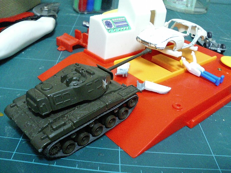 馬鹿が戦車でやってきた : トミカ解体所
