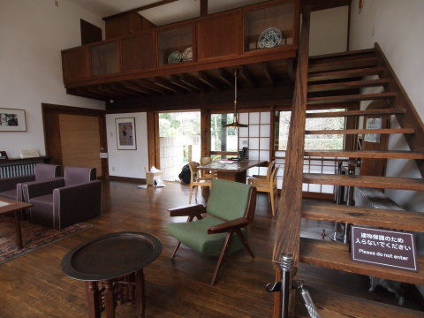 Web内覧会 前川國男邸6 リビング後方吹き抜け 天然素材de小さな木の家