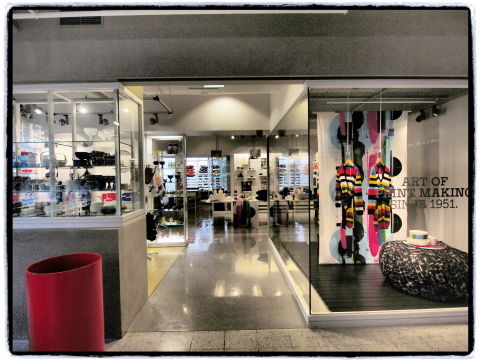 マリメッコアウトレットの店内 ヘルシンキ 天然素材de小さな木の家 マリメッコアウトレットの店内 ヘルシンキ 天然素材de小さな木の家
