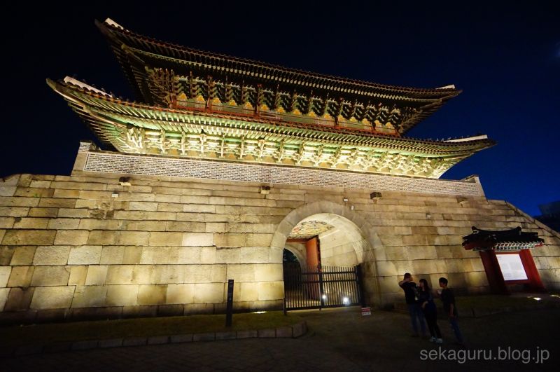韓国 夜の東大門と屋台のご飯チェック 世界をグルっとハネムーン