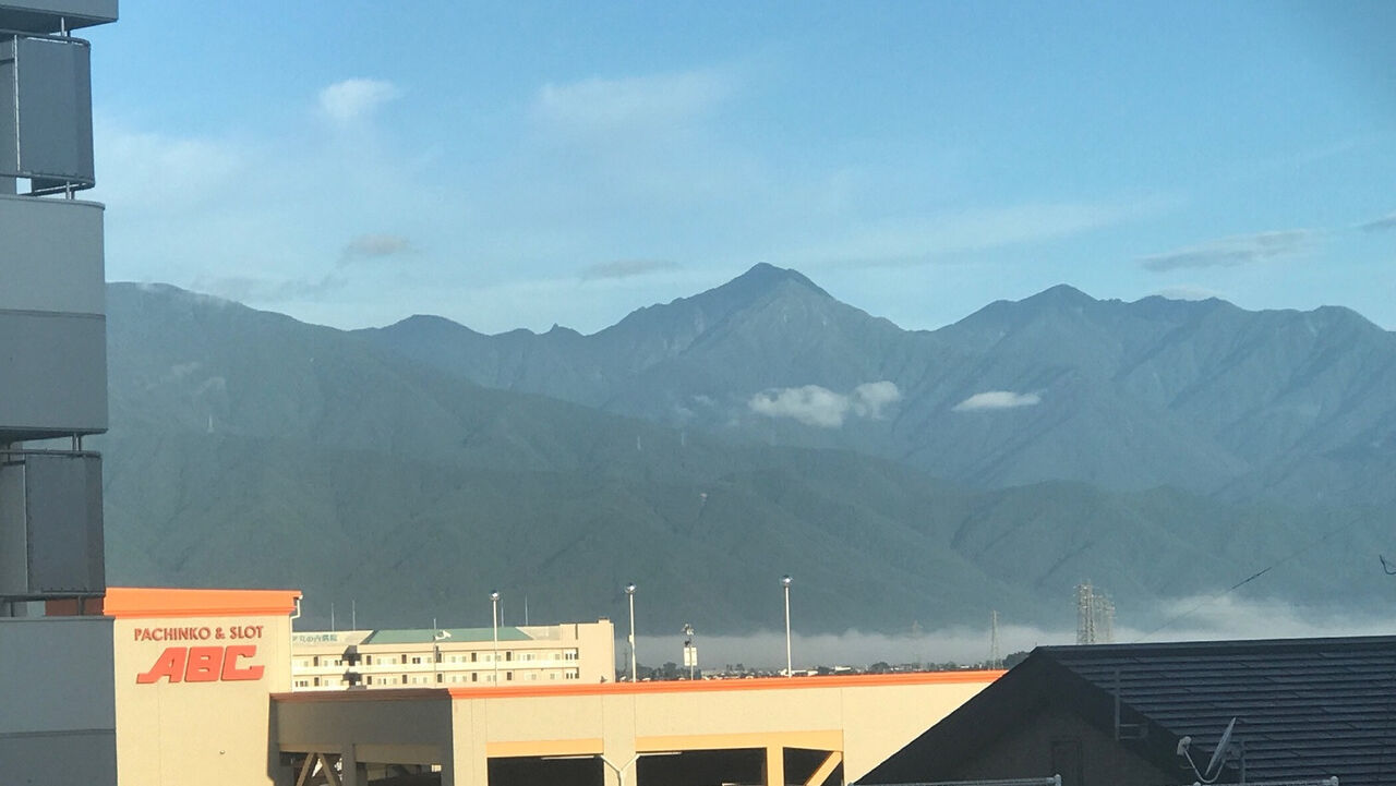 国宝・松本城」に映える槍ヶ岳の尖峰と信州の爽秋 - 聖地巡礼のバイク旅