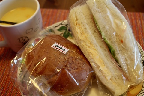 セキネのパンランチと浅草木馬亭初笑い