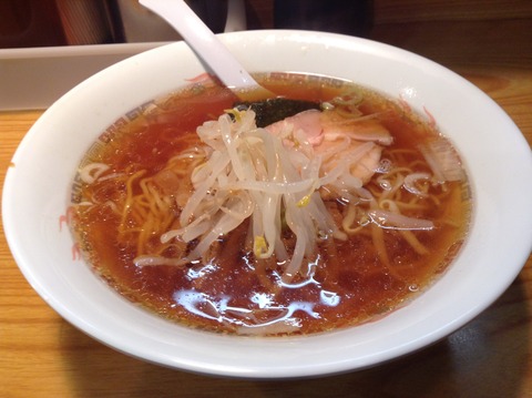 浅草メンマルのラーメンと豆柴ジーラのヒゲ