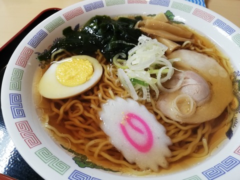 曇天の富士そばラーメンとアスパラエビエッグ