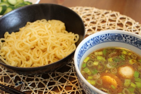 初夏の陽気とつけ麺とこけし