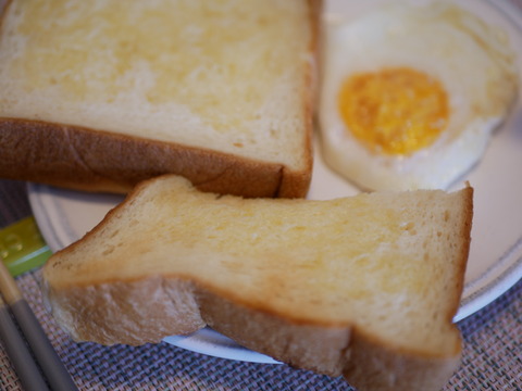 晩夏の俺のトーストとブリ照り焼き