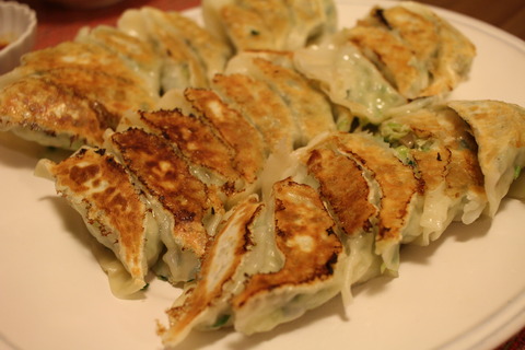 冬の雨と絶品手作り焼き餃子
