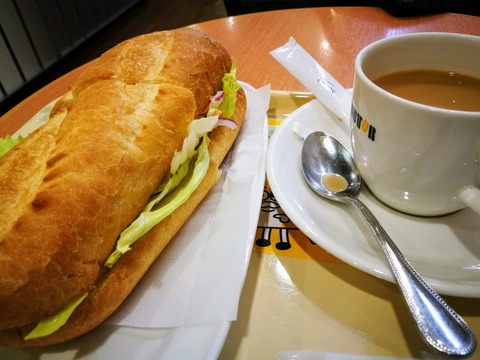 雨の休日労働とミラノサンドランチと西京焼き