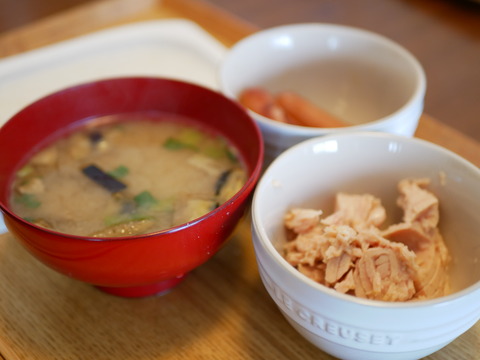 曇天のシーチキンランチと豚生姜焼きと古今亭志ん朝