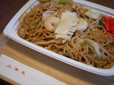 秋日和の海鮮焼きそばとテラサワコロネ
