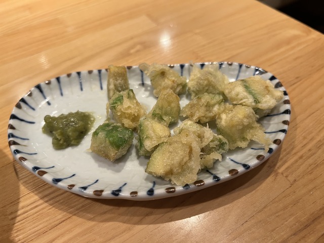 9CC94C45-CDCE-4332-A084-76BED10629ED_1_201_a