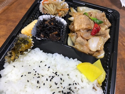 雨の横浜実家と生姜焼き弁当とチキンカツ