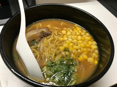秋雨の味噌バターコーンと高田渡