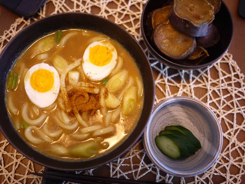 手作り餃子とツインピークスのチェリーパイ
