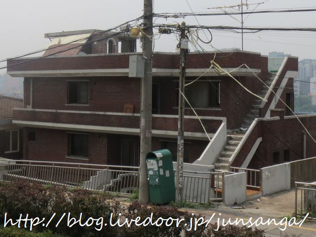 13年06月ソウル旅 3日目 その1 屋根部屋の皇太子 ロケ地巡り パクハの家 屋根部屋です 韓ドラのたまり場