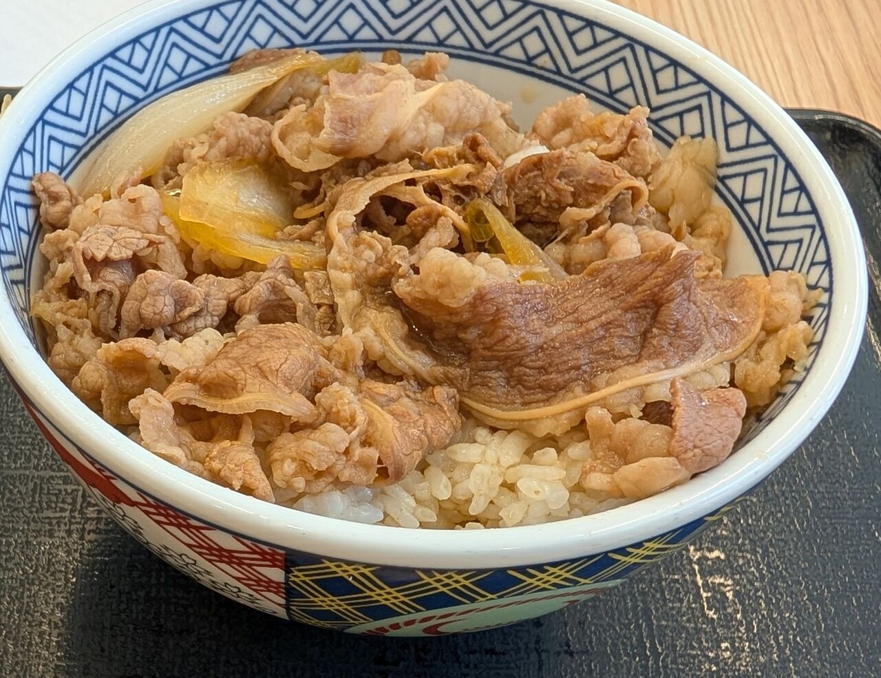 吉野家で大定番の牛丼並盛り！ : ランチ 食べ歩き