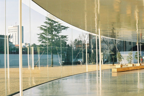 Kanazawa_21st_Century_Museum[1]