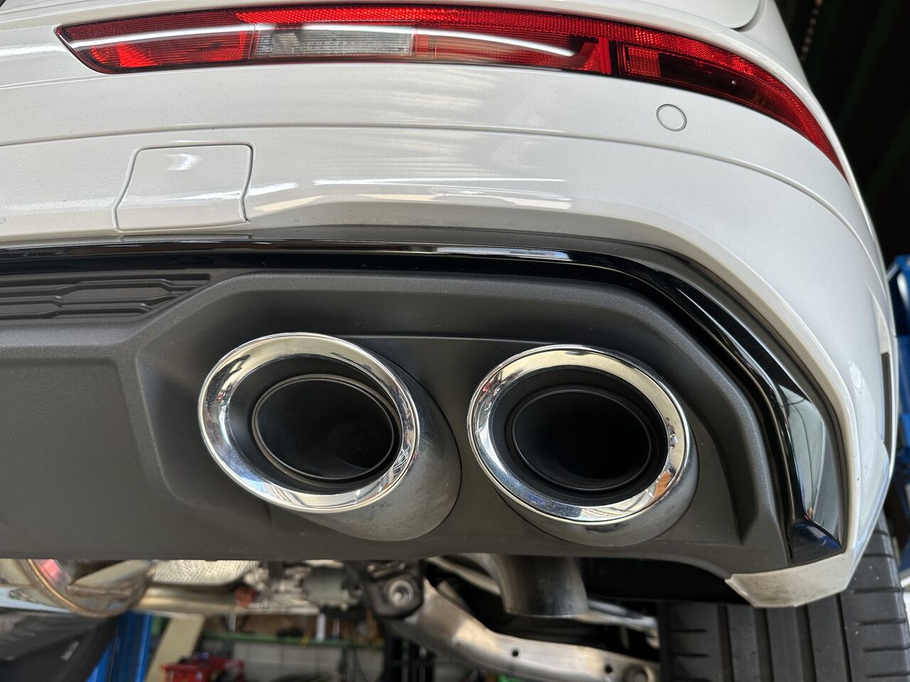 Audi SQ5 ワンオフ バルブ付マフラー完成 : justice_osakaのblog