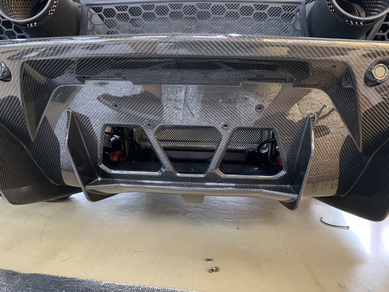 続・アヴェンタドールSVJ マフラーバルブコントローラー取り付け 