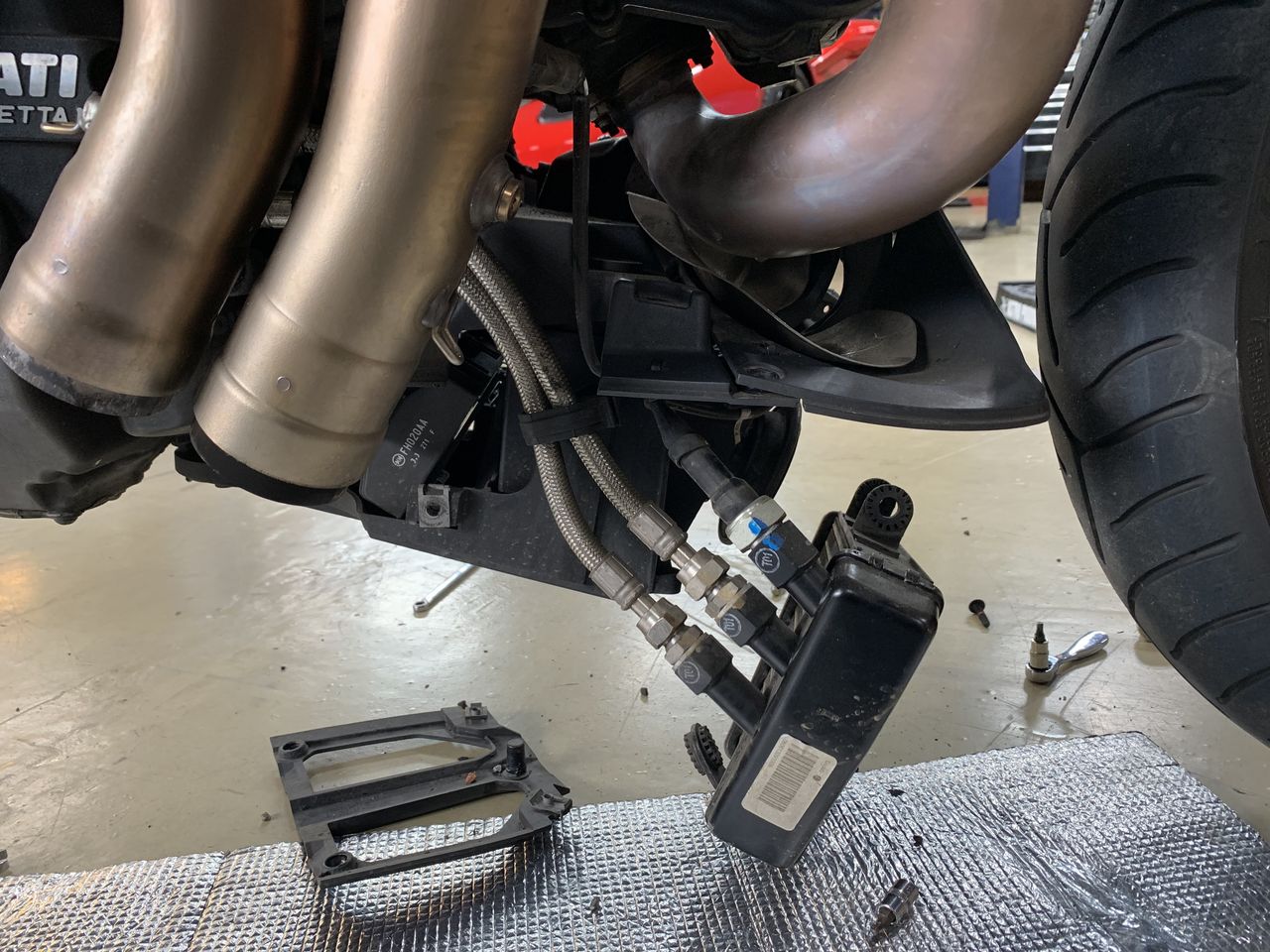 ドゥカティ ディアベル フルエキ交換&バックステップ取り付け