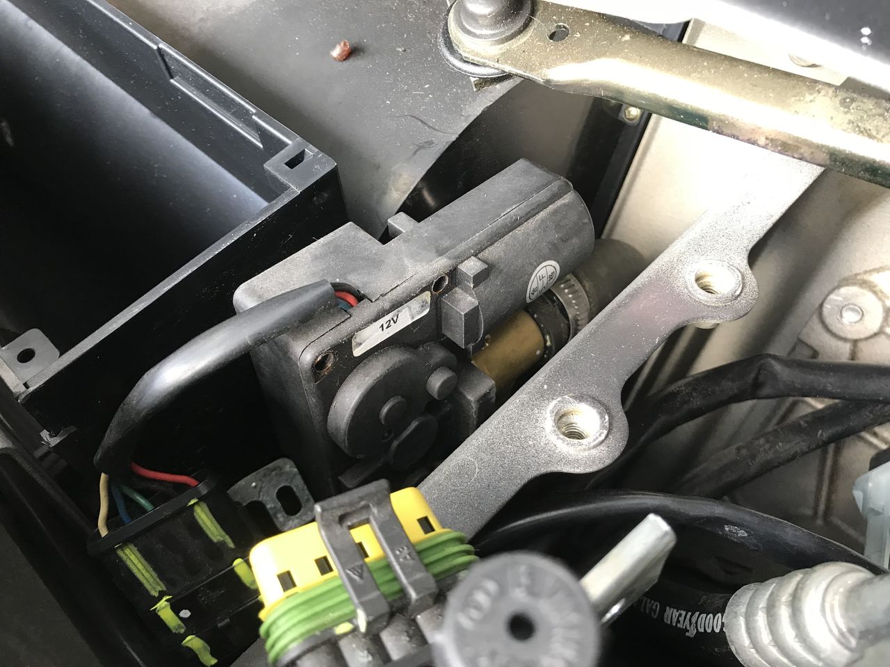 フェラーリf430 ヒーター不具合修理 Justice Osakaのblog フェラーリf430 ヒーター不具合修理 Justice Osakaのblog