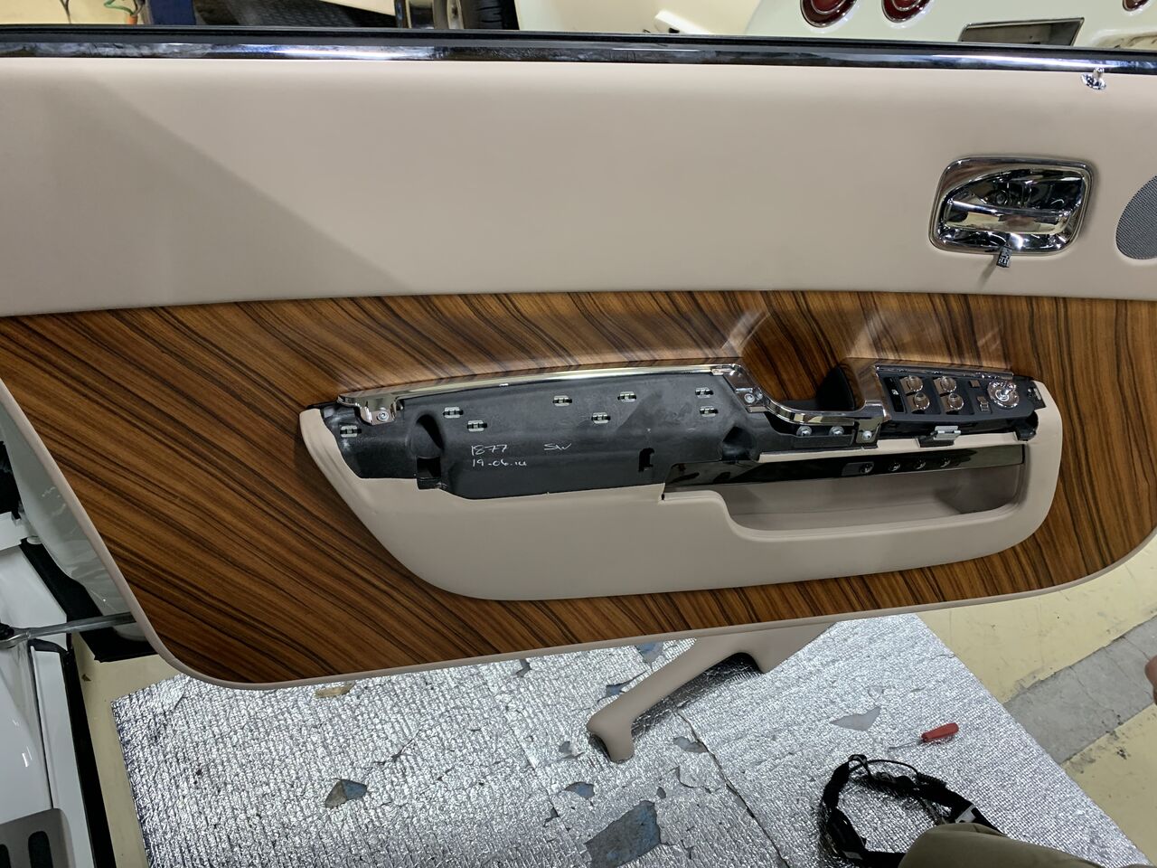 ロールスロイス レイス ドアトリム取り外し : justice_osakaのblog