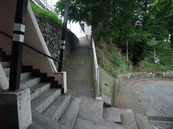 川崎街道先の坂