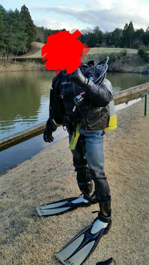 1日２時間ゴルフボール拾って 年収460万 会社アカン報