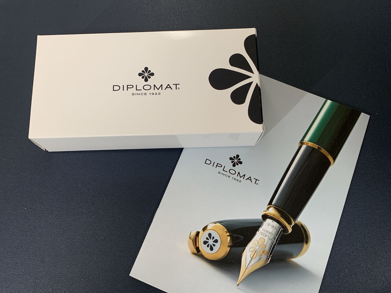 素晴らしい品質 Diplomat Aero 中字 万年筆 ブラック mandhucollege.edu.mv