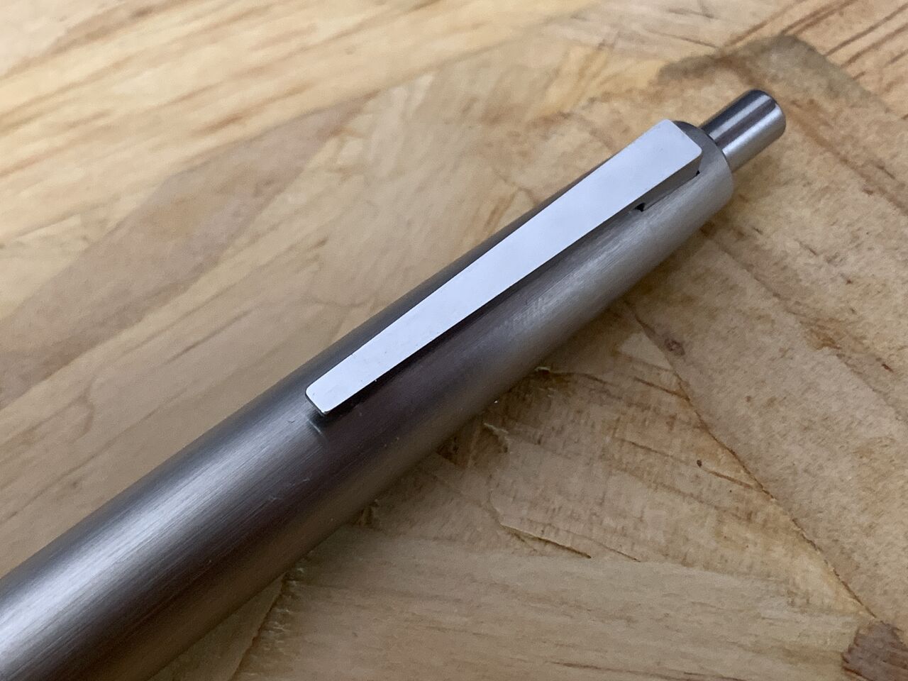 高級ボールペンのレビュー】LAMY2000ステンレススチール 高級ボールペンのレビュー】LAMY2000ステンレススチール