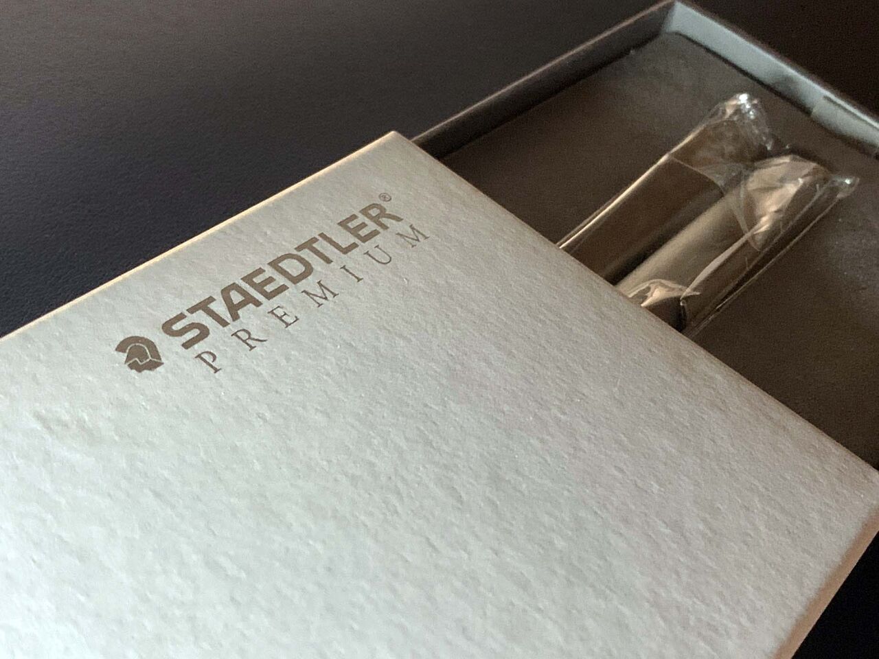 高級ボールペンのレビュー】STAEDTLER Initium Metallum