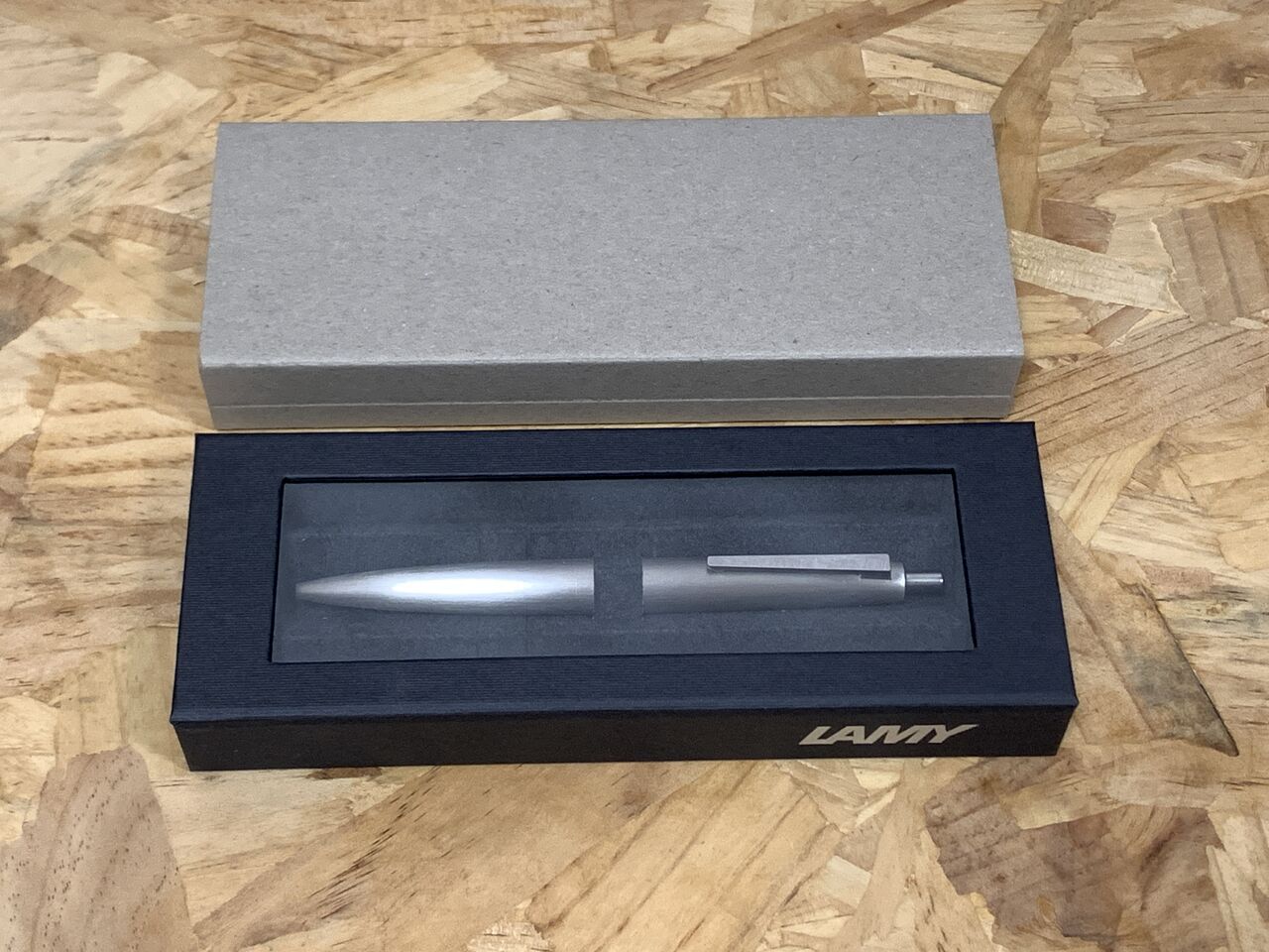 Lamy 2000 ボールペン（ステンレススチール） 高級ボールペンのレビュー】LAMY2000ステンレススチール