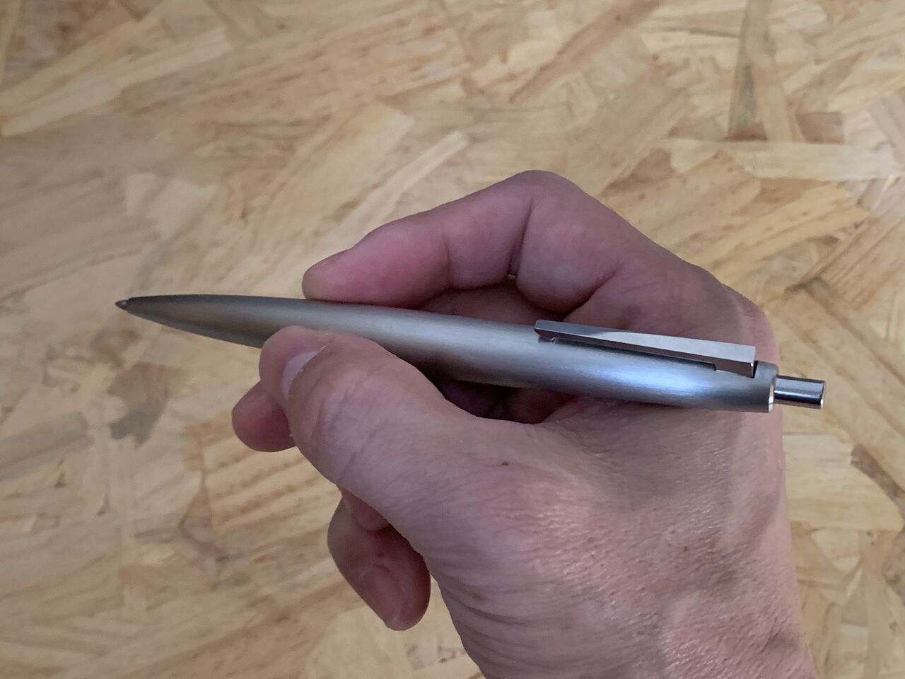 高級ボールペンのレビュー】LAMY2000ステンレススチール