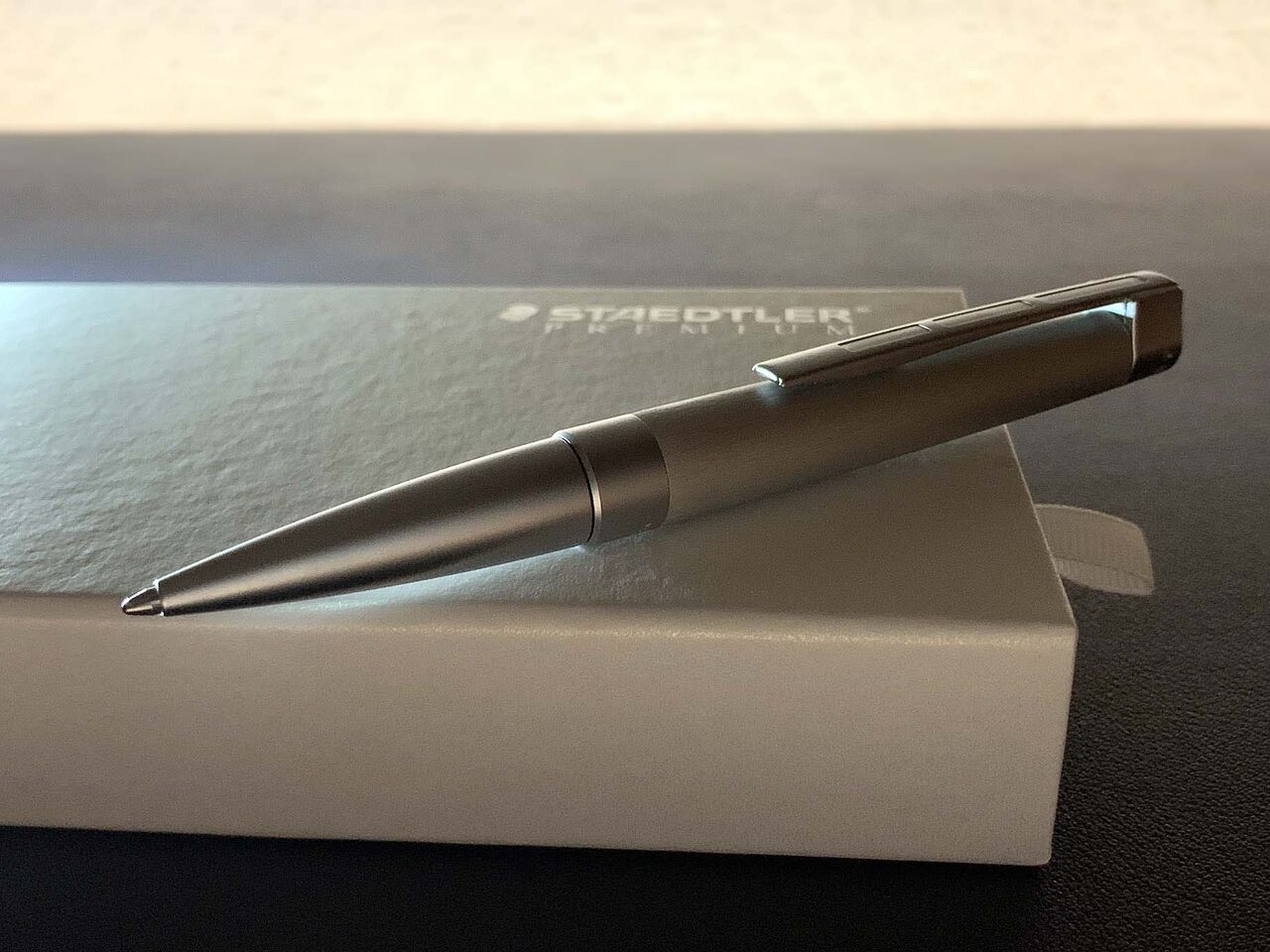 高級ボールペンのレビュー】STAEDTLER Initium Metallum