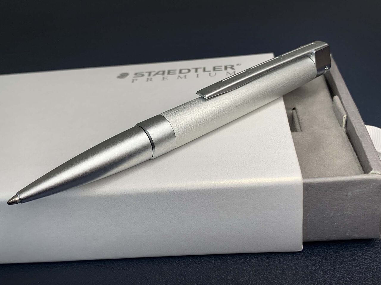 高級ボールペンのレビュー】STAEDTLER Initium Metallum|ステッドラー