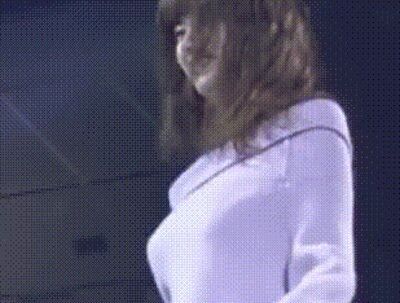 【乳揺れGIF】池田エライザ、伝説のお●ぱいぷるぷるGIFがガチですげえええええええええええ