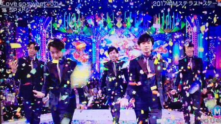 Mステスーパーライブ17 嵐 Doors つなぐ Love So Sweet を大トリに披露 ジャニ Com じゃにこむ