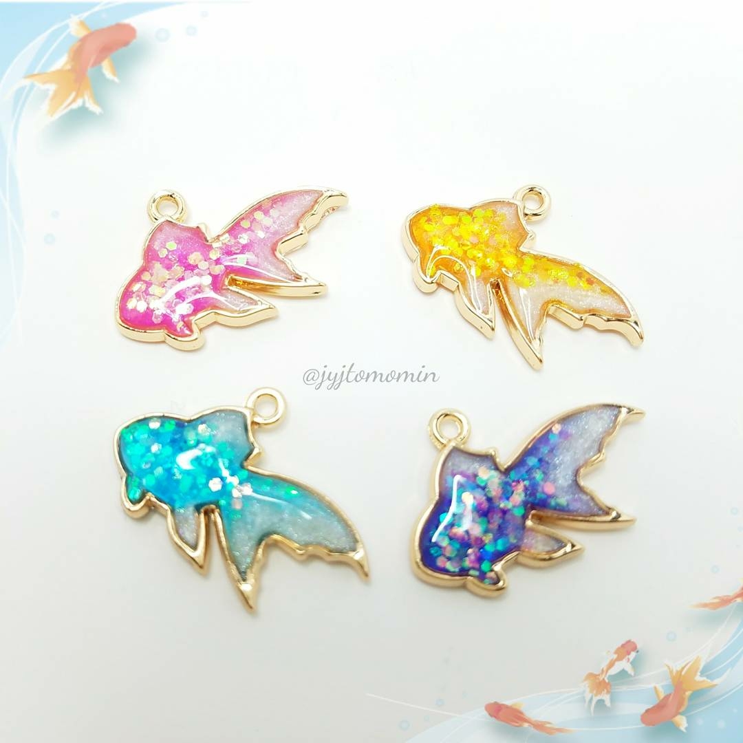 カラフルなキラキラ金魚レジン Uvレジンの作品紹介 Beauty Moon