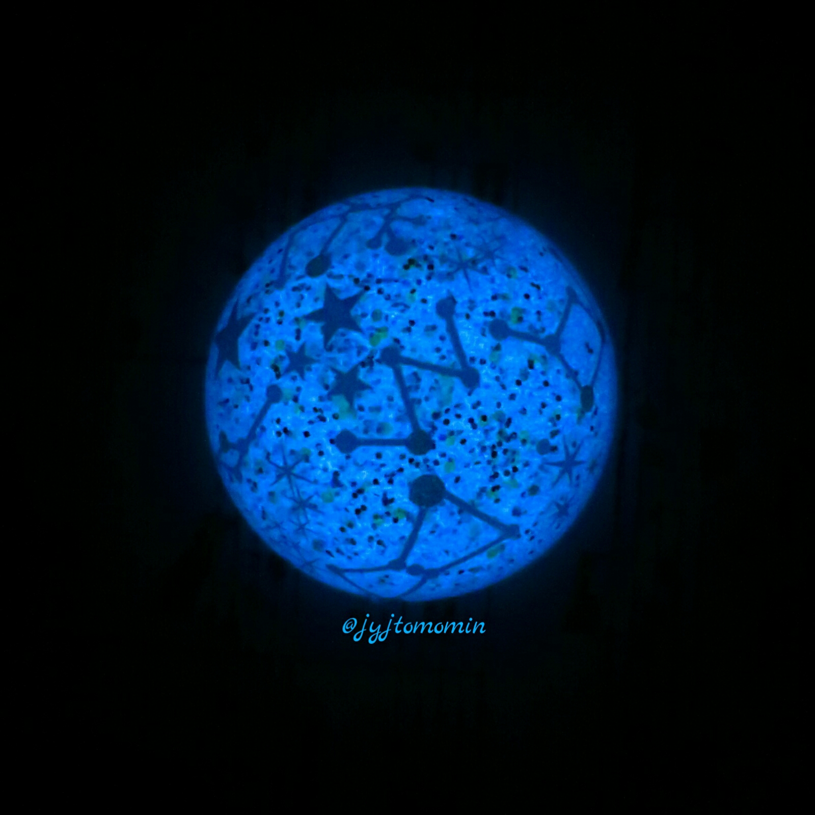 月の光を集める 懐中時計 宇宙レジン 蓄光 水色菱形 月モチーフ