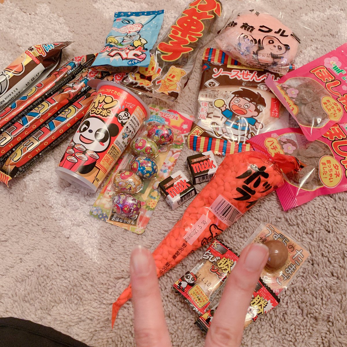 神志那結衣 駄菓子屋さんでたくさん購入 Hkt48まとめ いもまと よっぴーいえーい見てるー