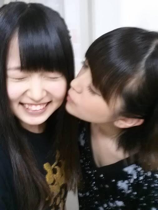 冨吉明日香 佐藤亜美菜 チュー=