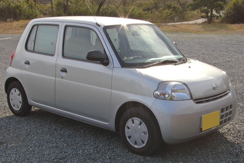 Daihatsu_Esse_2005_1