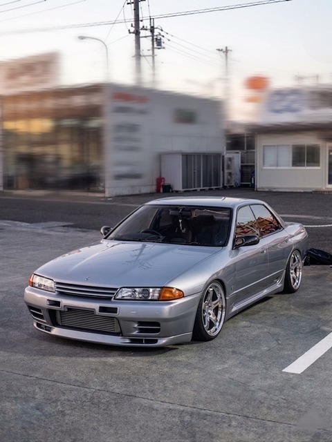 【画像】昔のセダン車のカッコよさは異常wwwwwwwwwのサムネイル