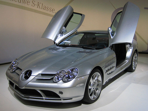 799px-Mercedes-Benz_SLR_McLaren_2_cropped