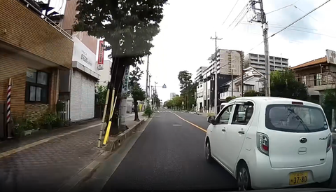 こういう右折車線から左折直進するご当地ルール