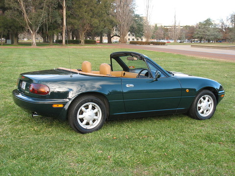 1280px-1990-1991_Mazda_MX-5_(NA)_Limited_Edition_convertible_01