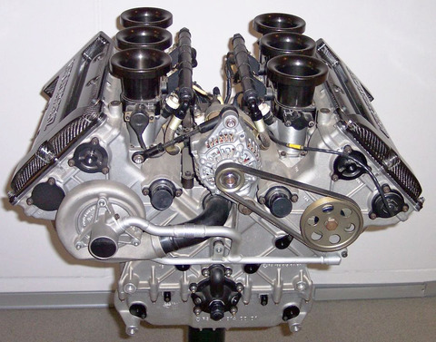 Mercedes_V6_DTM_Rennmotor_1996