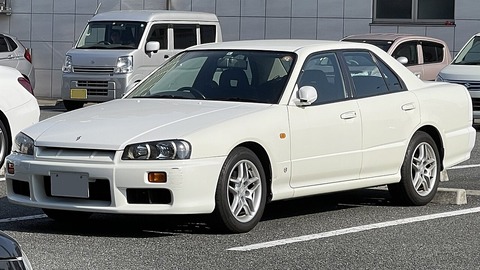 Nissan_SKYLINE_SEDAN_25GT_(GF-ER34)_front_(cropped)