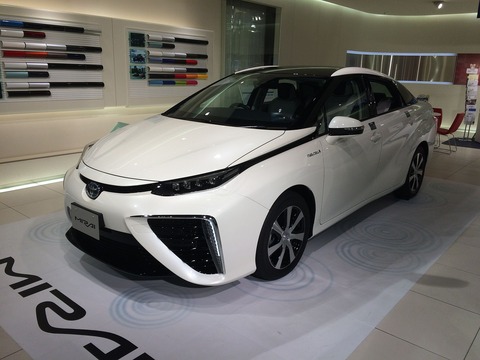 1920px-Toyota_mirai_2015photo